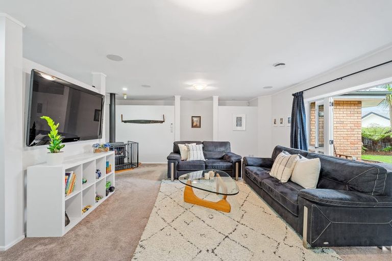 Photo of property in 27 Ponderosa Drive, Oteha, Auckland, 0632