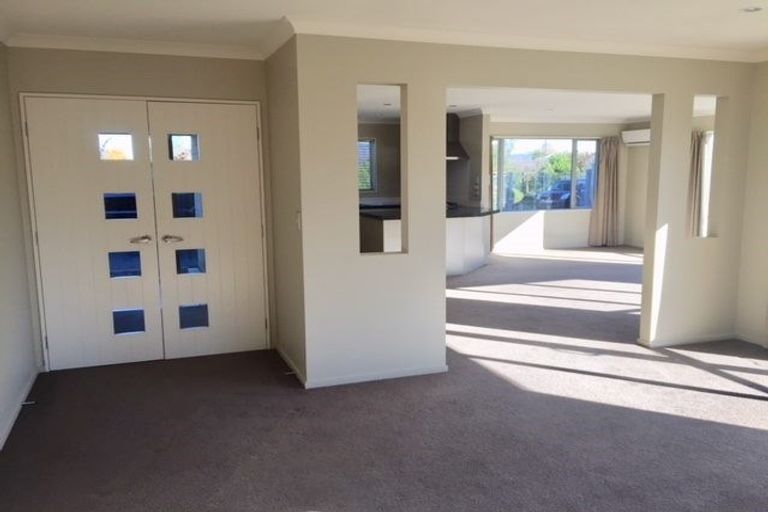 Photo of property in 19 Papaumu Green, Parklands, Christchurch, 8083