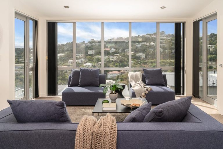 Photo of property in 58 Tiketike Way, Brooklyn, Wellington, 6021