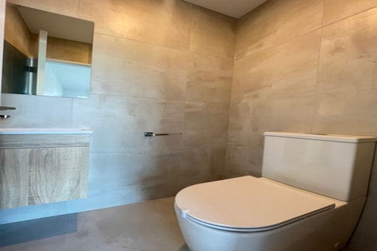 Photo of property in 3/105 Hobsonville Road, West Harbour, Auckland, 0618