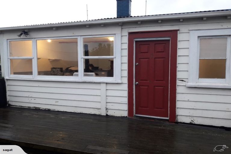 Photo of property in 1 Miro Street, Helensville, 0800