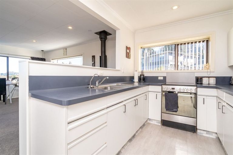 Photo of property in 37 Waldron Crescent, Green Island, Dunedin, 9018