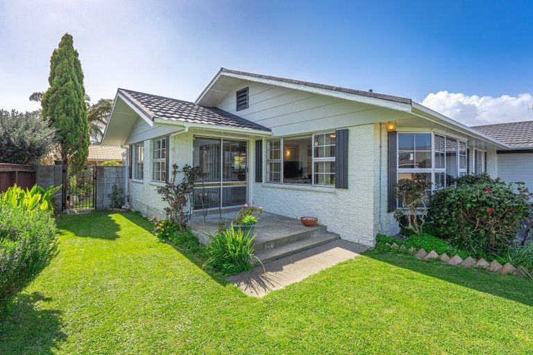 Photo of property in 8 Knights Grove, Otaki, 5512