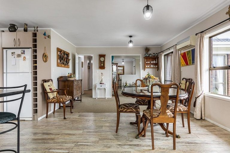 Photo of property in 106 Everglade Drive, Totara Heights, Auckland, 2105