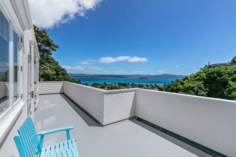 Photo of property in 28 Kowhai Street, Eastbourne, Lower Hutt, 5013