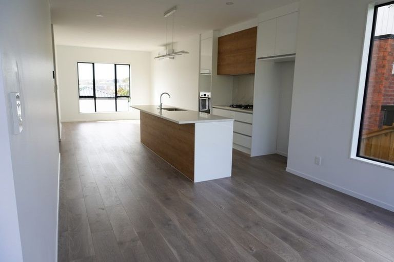 Photo of property in 28 Waihou Crescent, Albany Heights, Auckland, 0632