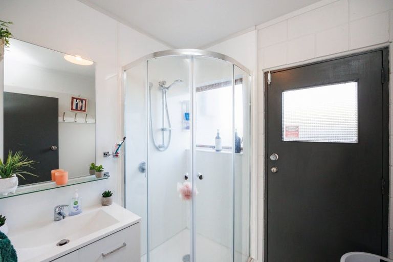 Photo of property in 16 Dunk Place, Milson, Palmerston North, 4414