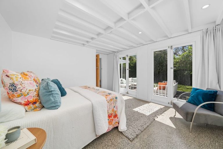 Photo of property in 1 Wakely Road, Newlands, Wellington, 6037