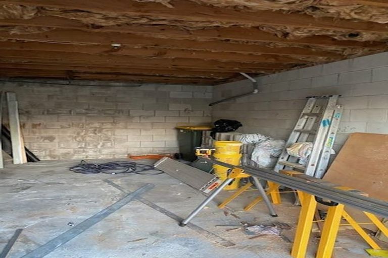 Photo of property in 2/111 Chivalry Road, Glenfield, Auckland, 0629