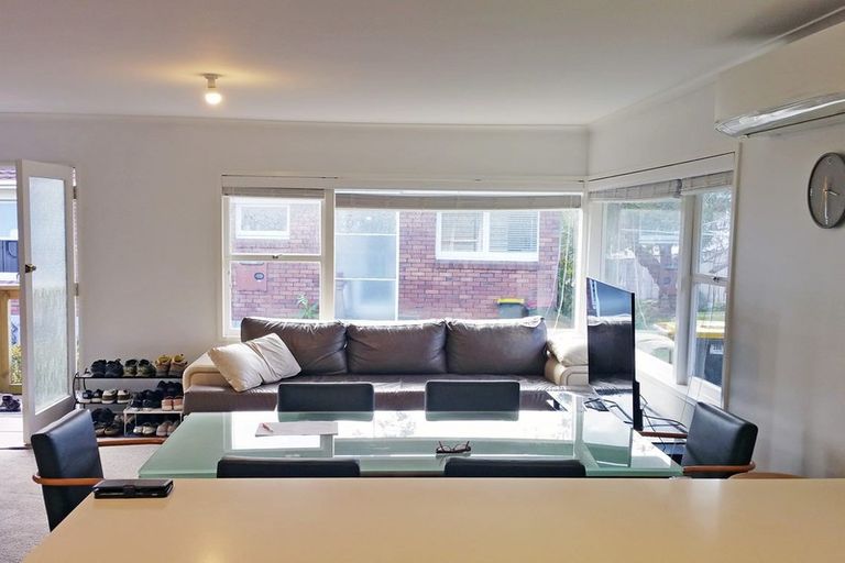 Photo of property in 1/28b Sunnynook Road, Sunnynook, Auckland, 0620