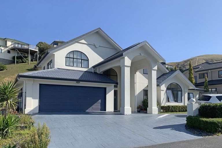 Photo of property in 33 Amesbury Drive, Churton Park, Wellington, 6037