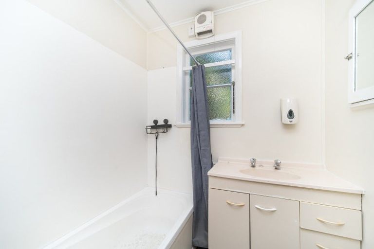 Photo of property in 35 Rangiora Avenue, Roslyn, Palmerston North, 4414