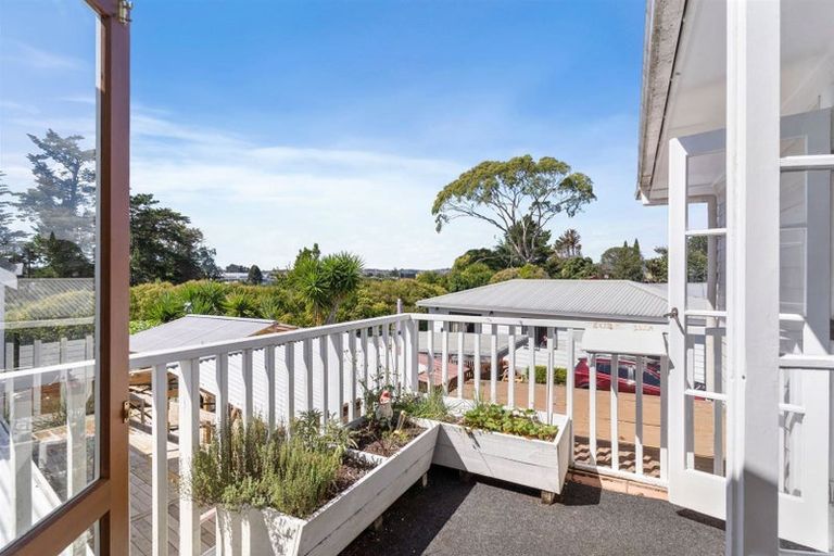 Photo of property in 86 Ennis Avenue, Pakuranga Heights, Auckland, 2010