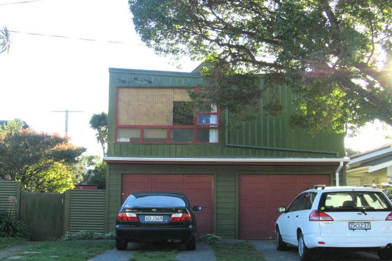 Photo of property in 12 Pukatea Street, Eastbourne, Lower Hutt, 5013