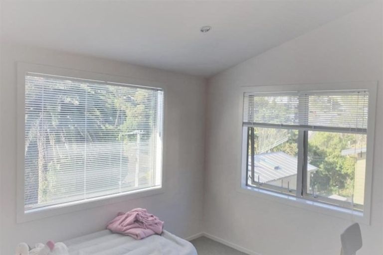 Photo of property in 8/61 Black Rock Road, Newlands, Wellington, 6037