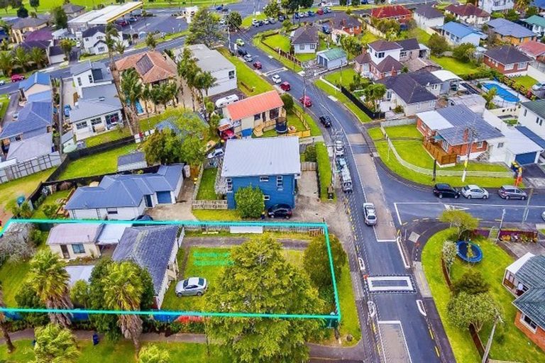 Photo of property in 5 Toru Street, Te Atatu Peninsula, Auckland, 0610