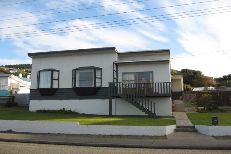Photo of property in 120 Marine Parade, Bluff, 9814