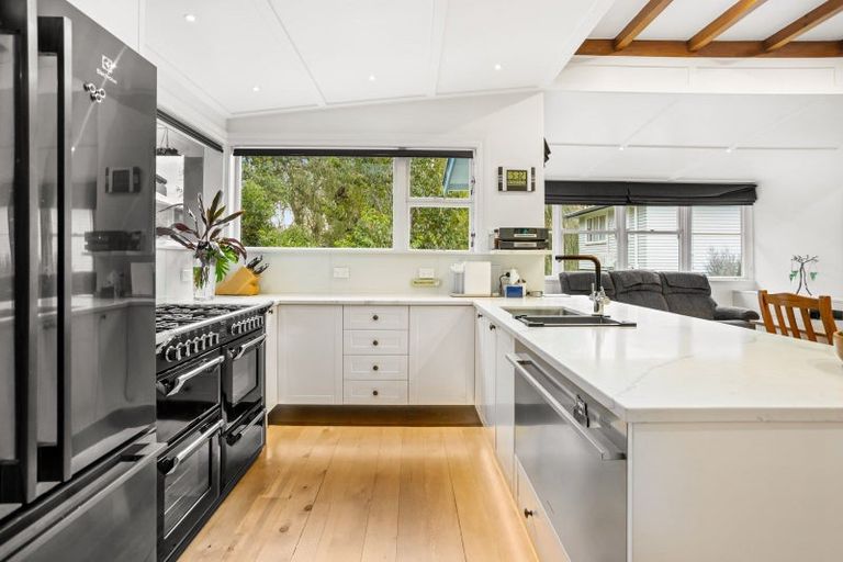 Photo of property in 5 Taupaki Road, Taupaki, Henderson, 0782