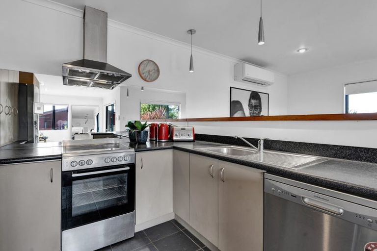 Photo of property in 76 Oranga Street, Westown, New Plymouth, 4310