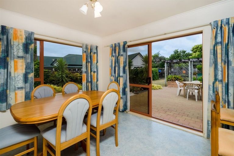 Photo of property in 24 Sunny Crescent, Huapai, Kumeu, 0810