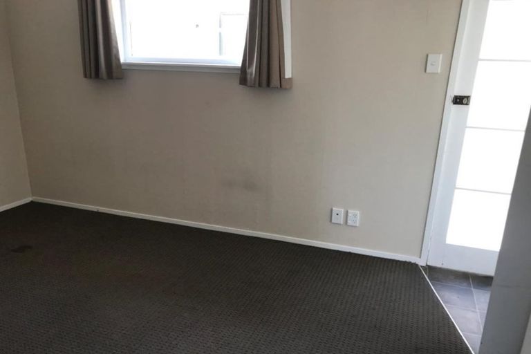 Photo of property in 2 Snead Place, Hamilton East, Hamilton, 3216