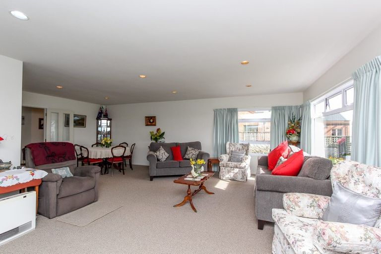 Photo of property in 14 Del Mar Place, Merrilands, New Plymouth, 4312