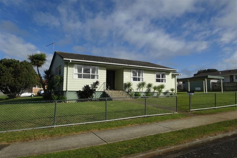 Photo of property in 2 Arnhem Place, Pukekohe, 2120