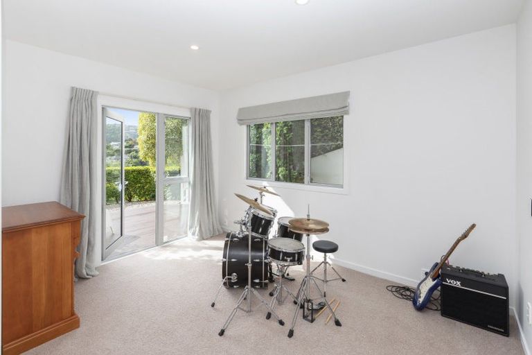 Photo of property in 2 Challenger Lane, Redcliffs, Christchurch, 8081