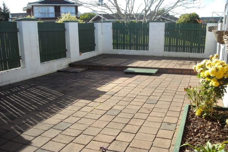 Photo of property in 61 Luton Avenue, Sunnyhills, Auckland, 2010