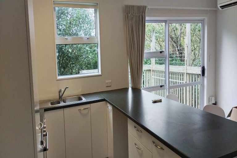 Photo of property in 12 Mataroa Avenue, Northland, Wellington, 6012