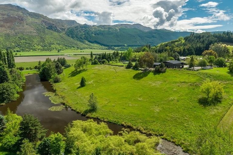 Photo of property in 27 Mooney Road, Speargrass Flat, Queenstown, 9371
