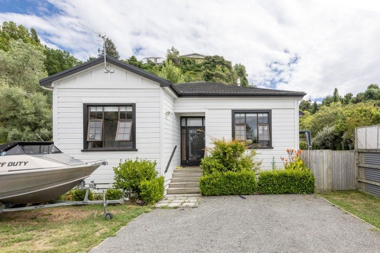Photo of property in 12 Chaucer Road, Hospital Hill, Napier, 4110