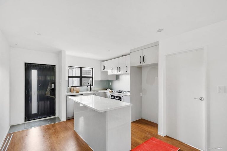 Photo of property in 11 Kaha Lane, Henderson, Auckland, 0612