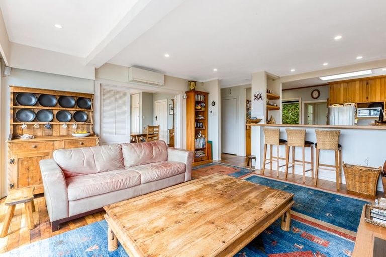 Photo of property in 39 Bayview Road, Paremata, Porirua, 5024