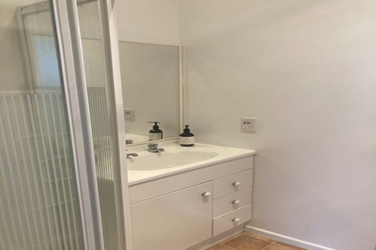 Photo of property in 2/12 The Parade, Bucklands Beach, Auckland, 2012