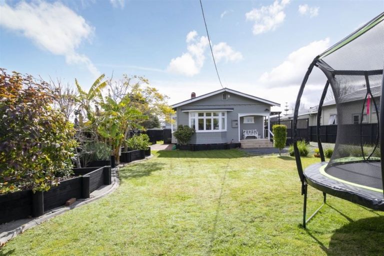 Photo of property in 397a West Coast Road, Glen Eden, Auckland, 0602