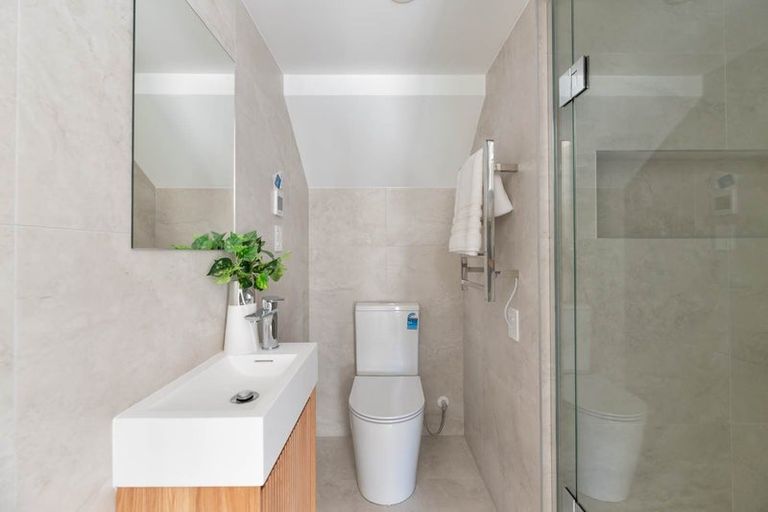 Photo of property in 2 Choice Avenue, Henderson, Auckland, 0612