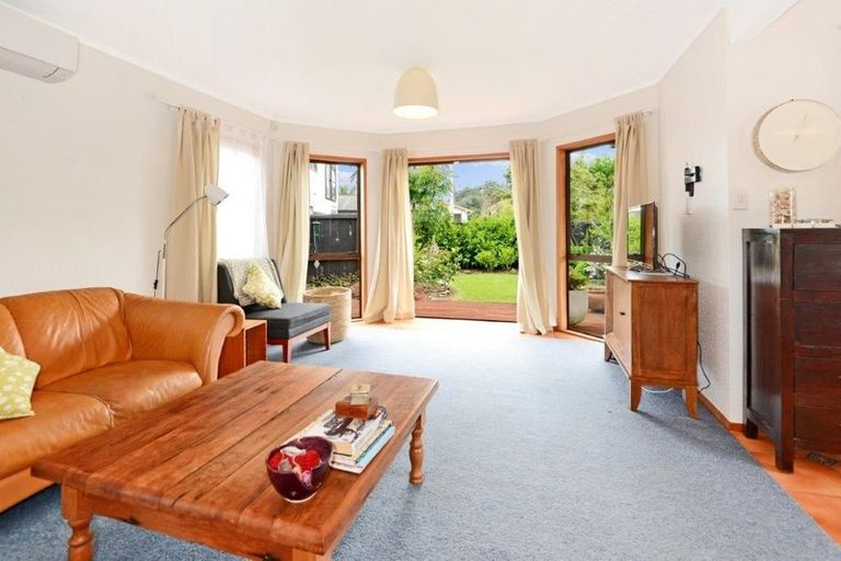 Photo of property in 1/52 Rambler Crescent, Beach Haven, Auckland, 0626