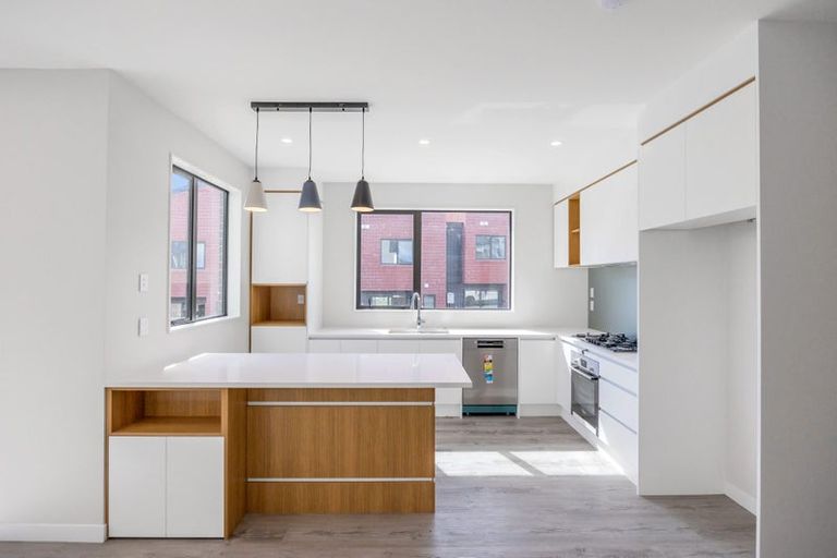 Photo of property in 4 Pohewa Road, Silverdale, 0932