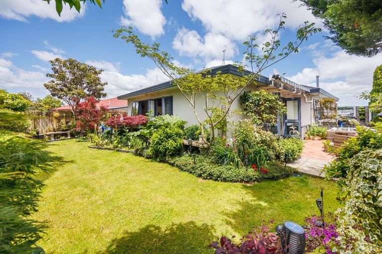 Photo of property in 21 Aspen Way, Kelvin Grove, Palmerston North, 4414