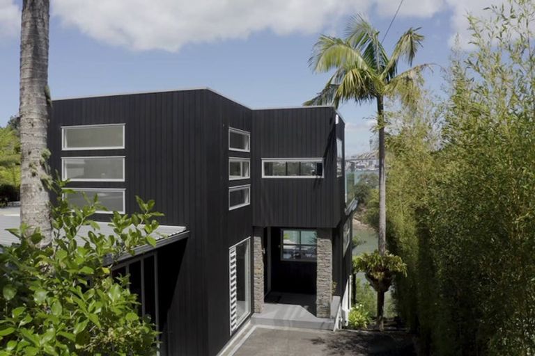 Photo of property in 39 Maritime Terrace, Birkenhead, Auckland, 0626