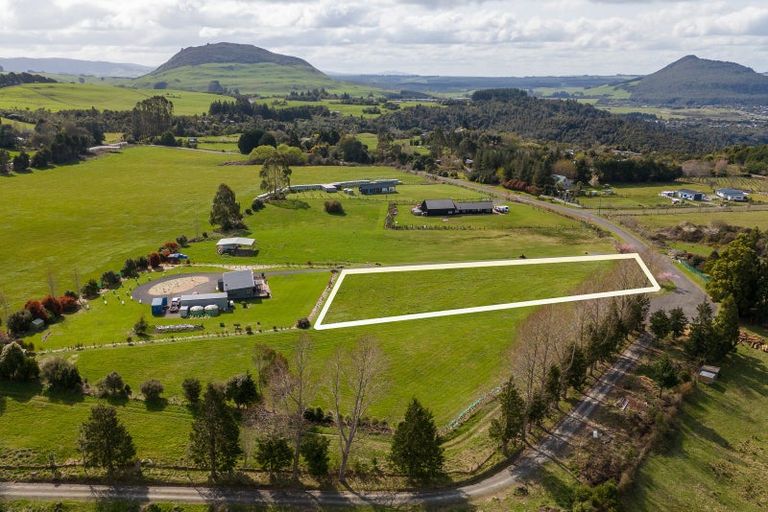 Photo of property in 66 Parerohi Grove, Kuratau, Turangi, 3381