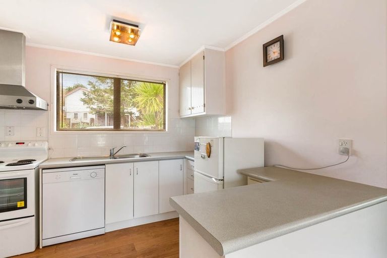 Photo of property in 4 Eagleson Street, Northcross, Auckland, 0632