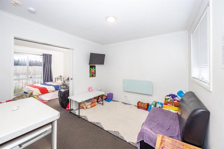 Photo of property in 12 Crescent Court, Melville, Hamilton, 3206