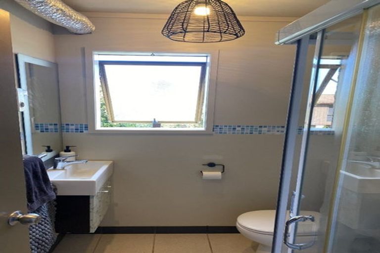 Photo of property in 31 Jellicoe Road, Murrays Bay, Auckland, 0630