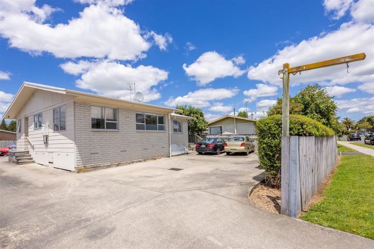Photo of property in 12 Crescent Court, Melville, Hamilton, 3206