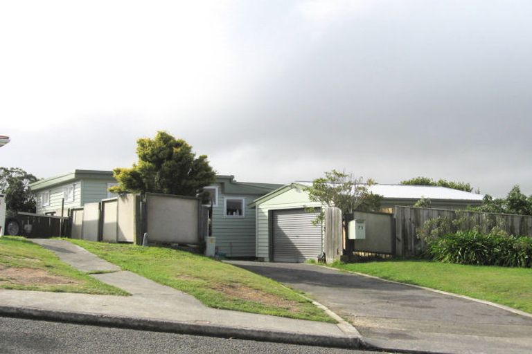 Photo of property in 73 Ruskin Road, Newlands, Wellington, 6037