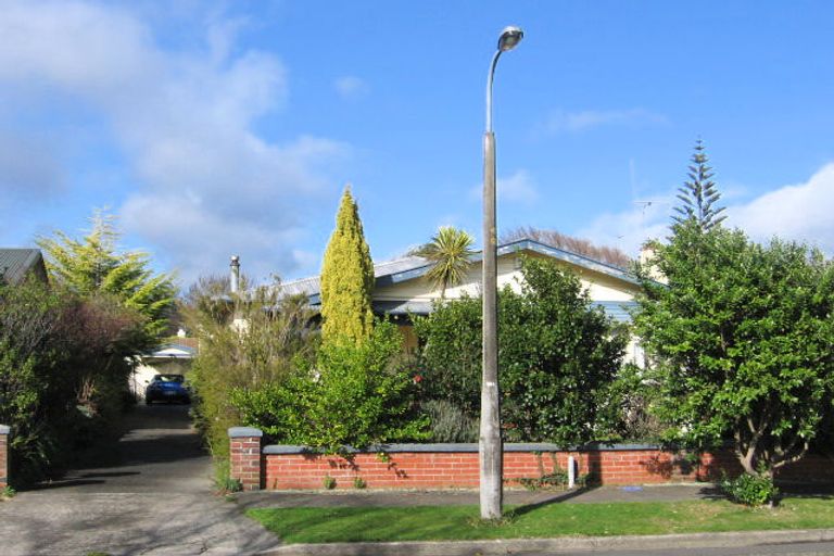 Photo of property in 15 Miro Street, Takaro, Palmerston North, 4410