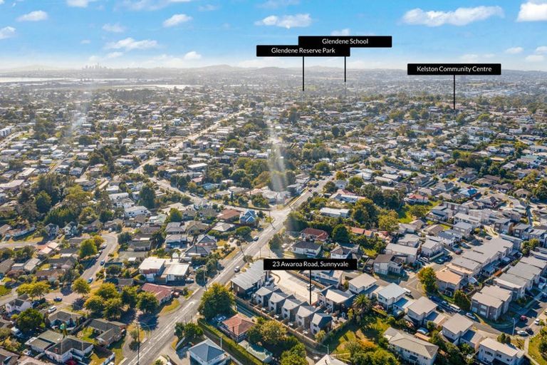 Photo of property in 4/23 Awaroa Road, Sunnyvale, Auckland, 0612