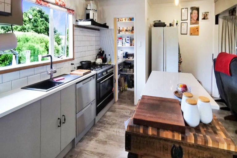 Photo of property in 323 Smith Road, Dannevirke, 4978